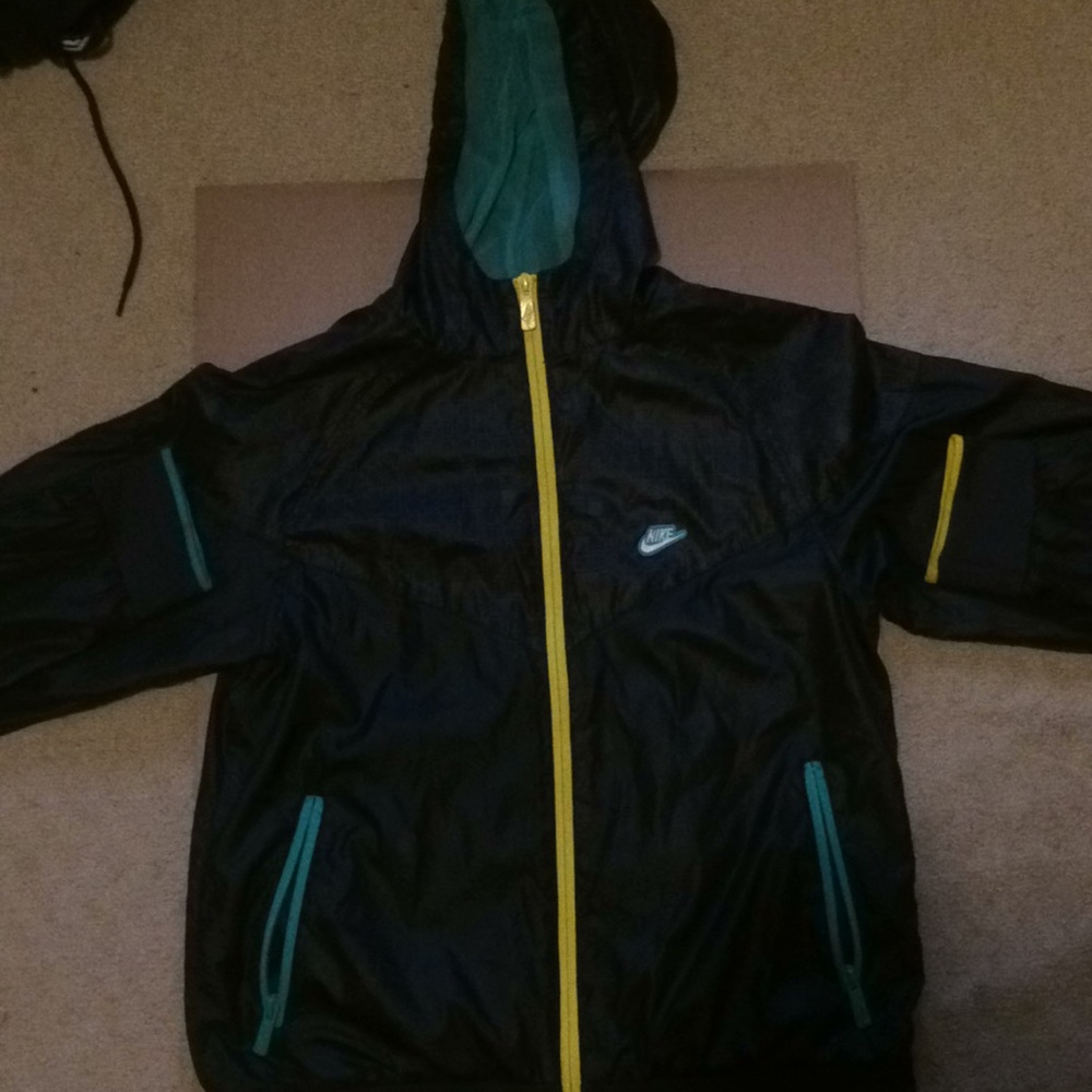 Nike Kids Large Windbreaker very stylish